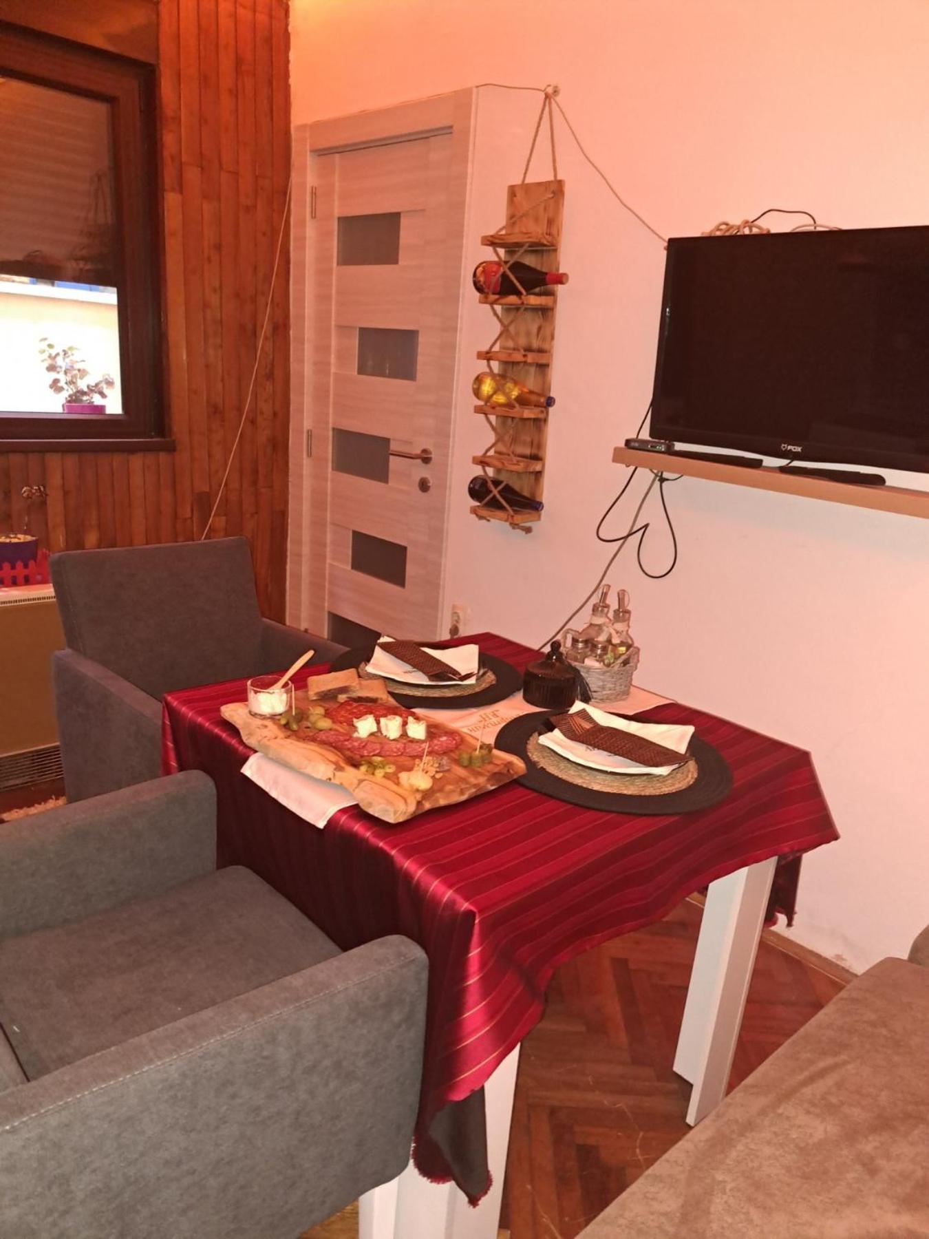 Apartman En Dusanovac Bagian luar foto