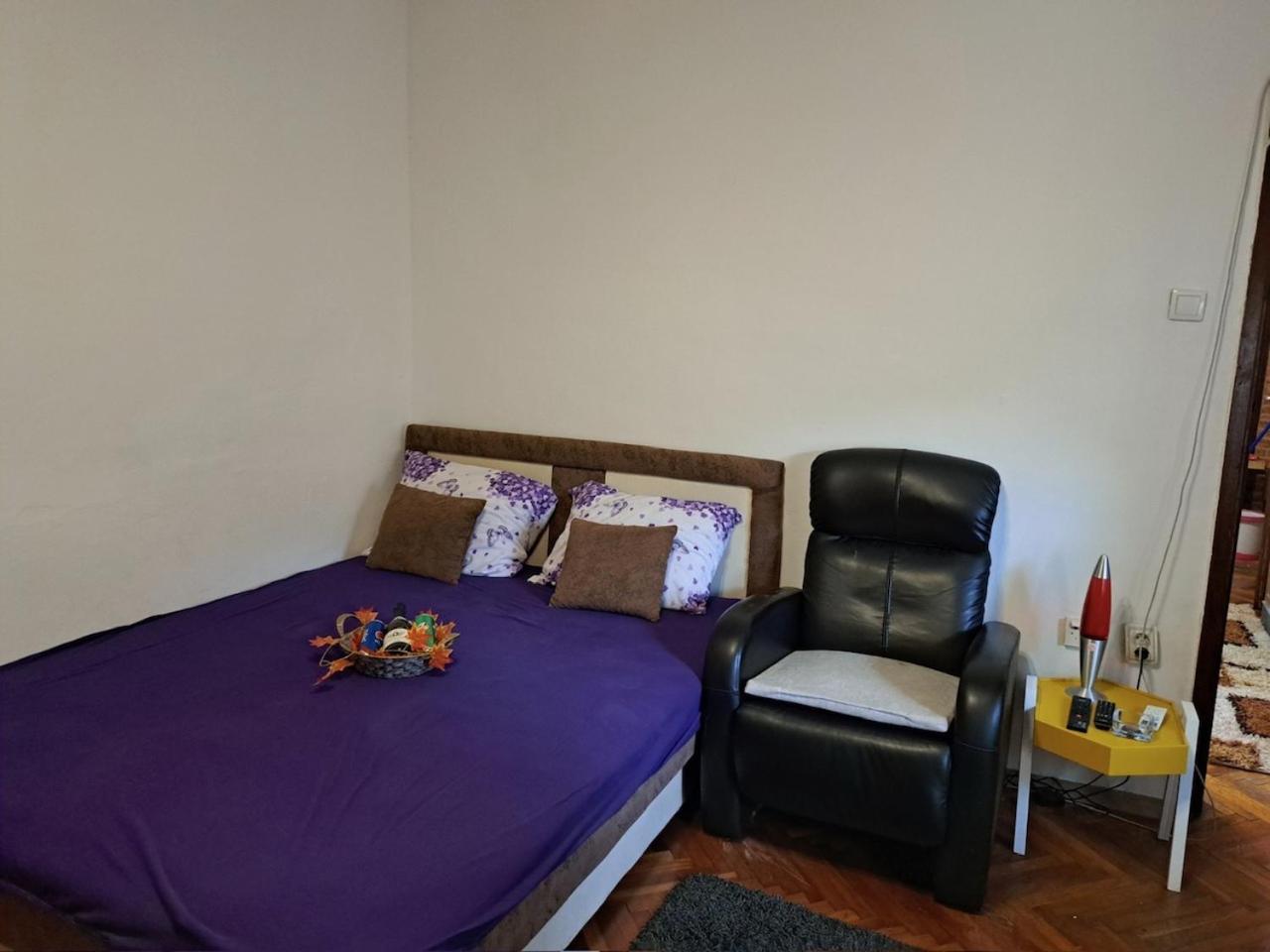 Apartman En Dusanovac Bagian luar foto