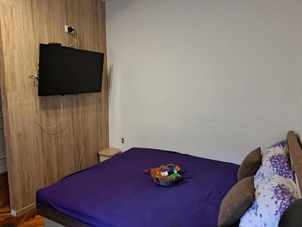 Apartman En Dusanovac Bagian luar foto