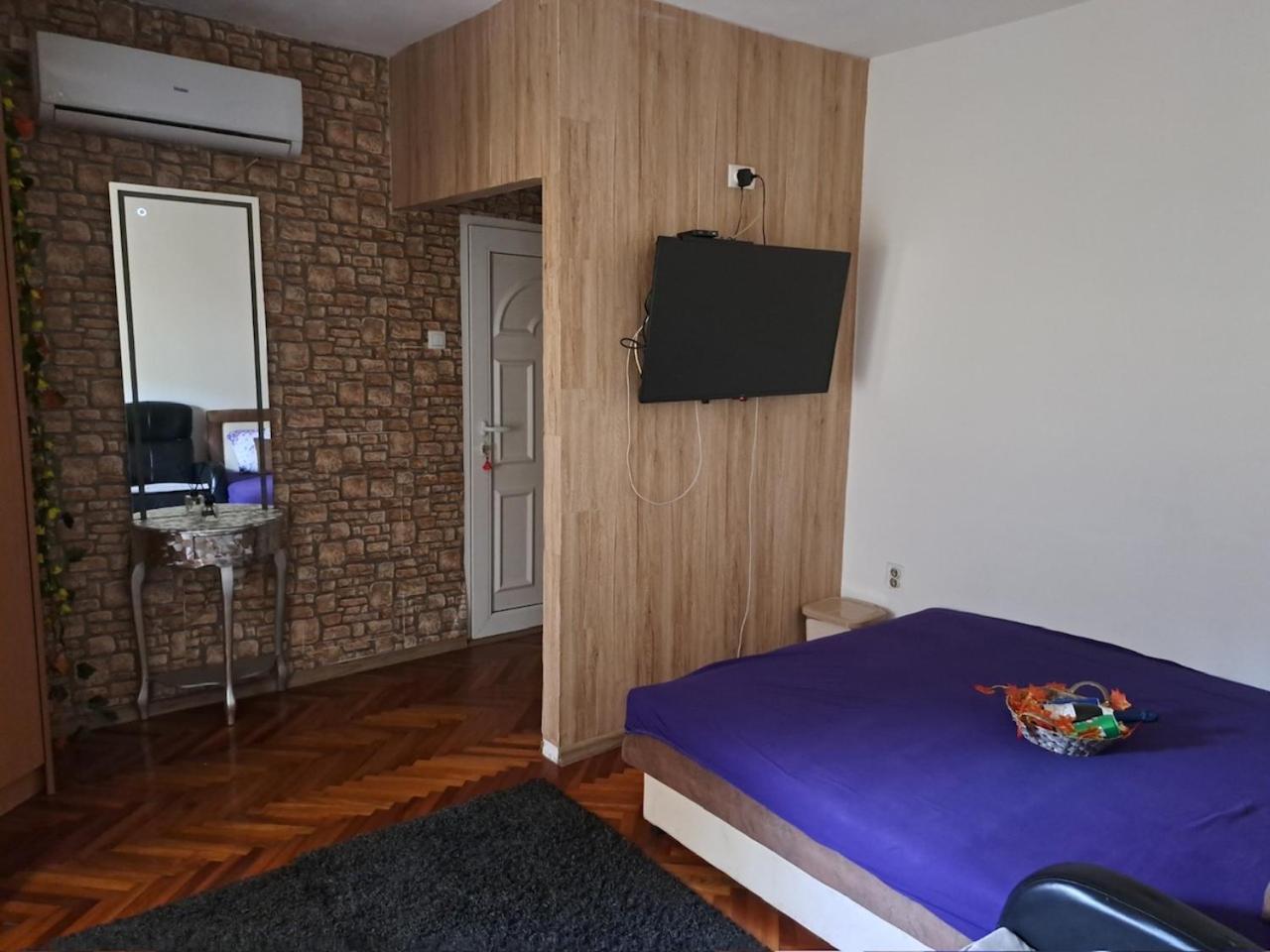 Apartman En Dusanovac Bagian luar foto