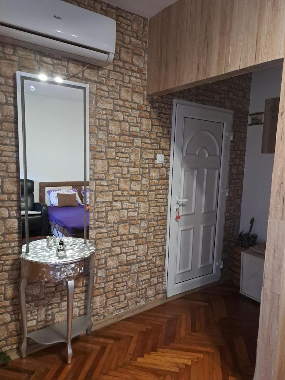 Apartman En Dusanovac Bagian luar foto